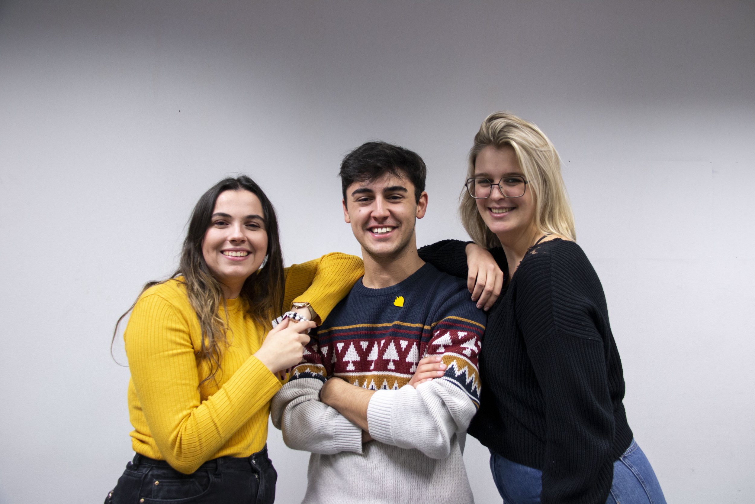  Jolanda, Elian en Femke tijdens de fotoshoot voor de radiomarathon van Student@Night. De Serre, Hasselt.  Hadewijch Bosmans . (2022) 