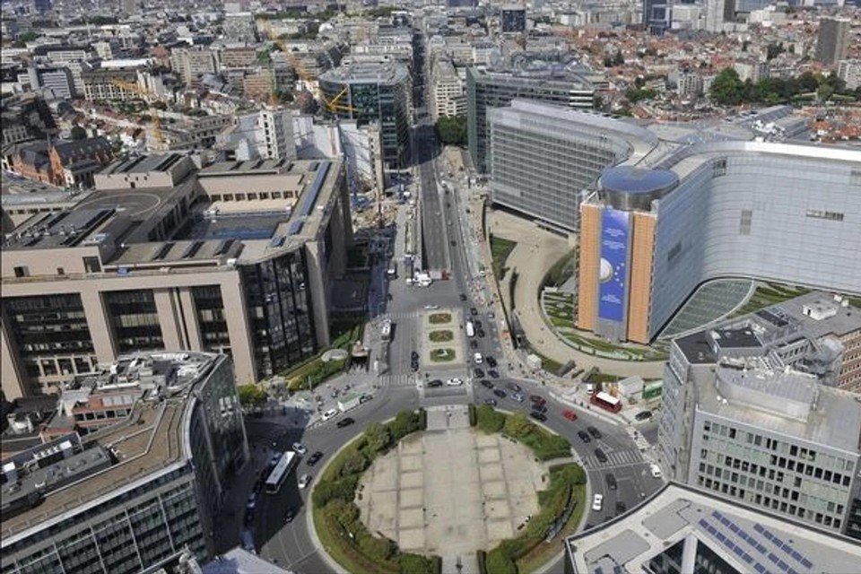  Je kent de naam ‘Schuman’ misschien van het Schumanplein in Brussel, waar vandaag enkele belangrijke Europese Instellingen liggen. 