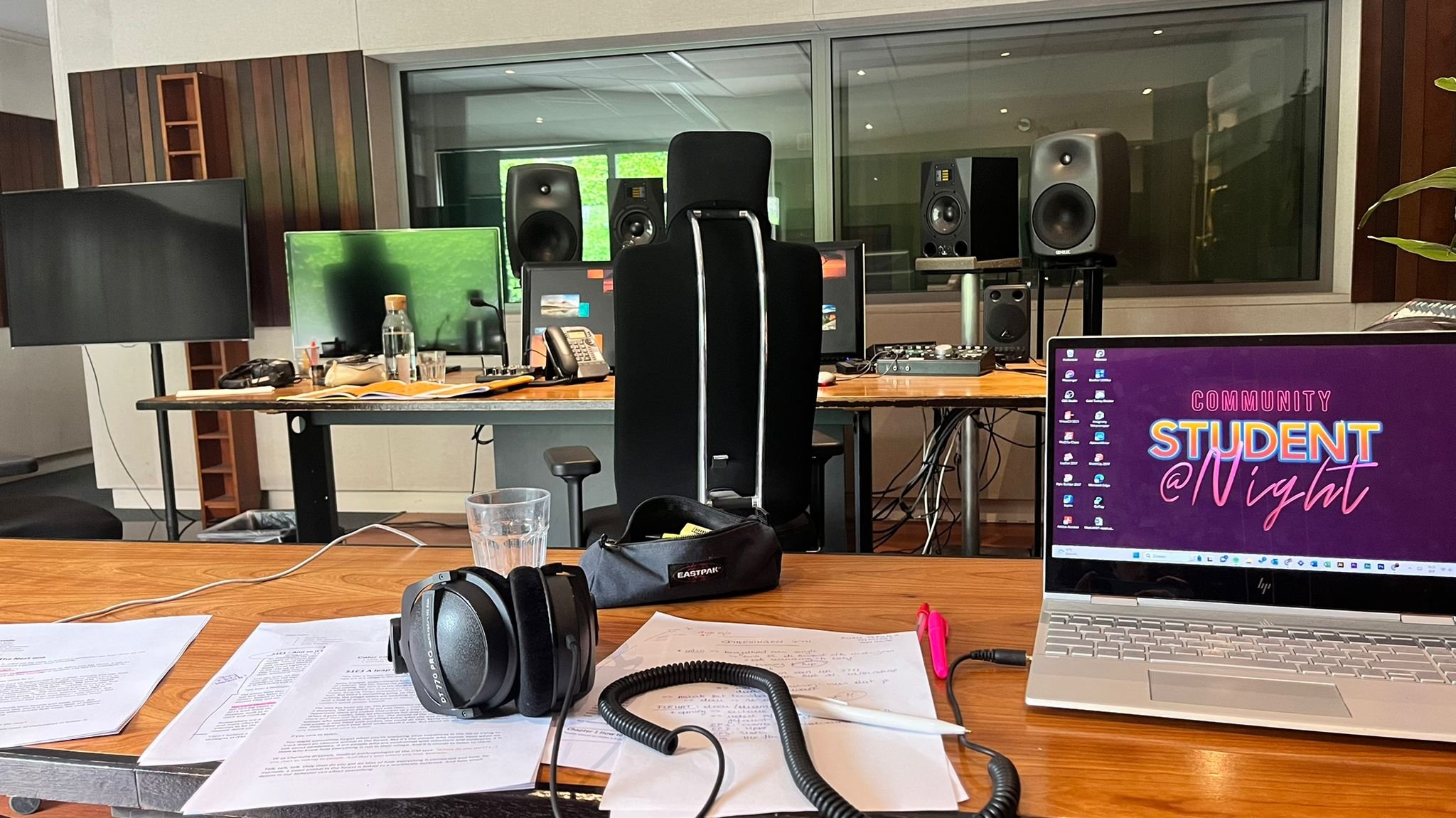   Mijn werkplek tijdens mijn tweedaagse stage bij Sonhouse. Brussel, mei 2023.  